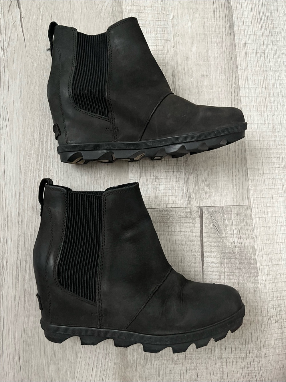 Sorel Joan Rhapsody Chelsea Wedge Boots Sz 8 | Black Leather | Good Condition